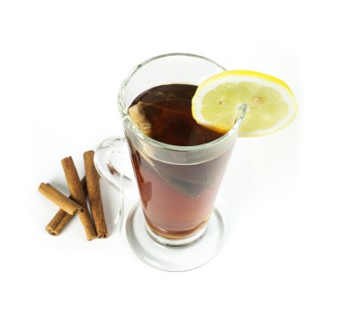 Çay çantalı bir fincan çay.