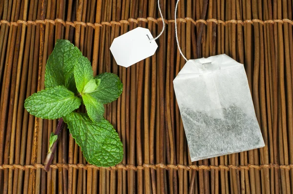 Tea bag and fresh mint — Stock Photo, Image