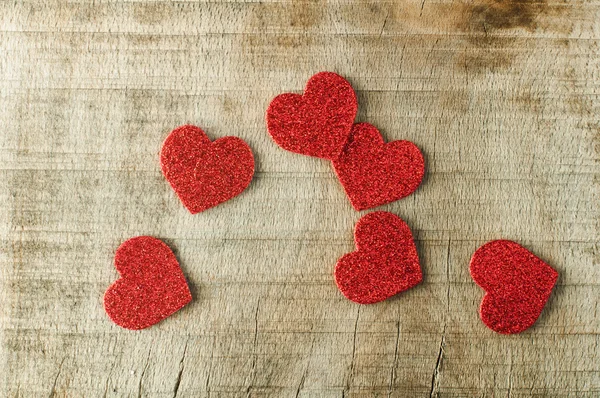 Coração feito de papel vermelho ondulado — Fotografia de Stock