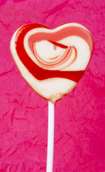 Rosa pirulito em forma de coração — Fotografia de Stock