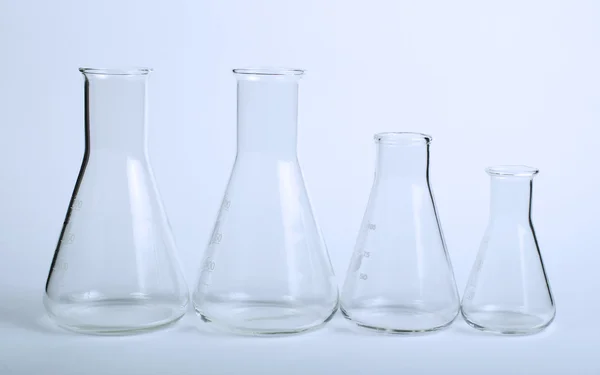 Leeg glas laboratorium gebruiksvoorwerpen — Stockfoto