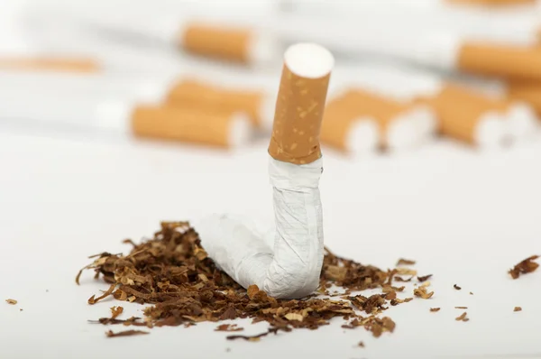 Skrynkliga cigarett — Stockfoto