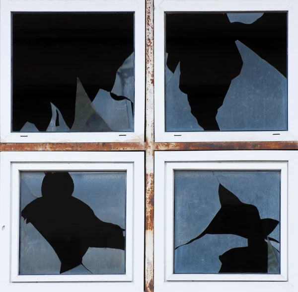 Σπασμένα παράθυρα των παλαιών κτιρίων — Φωτογραφία Αρχείου