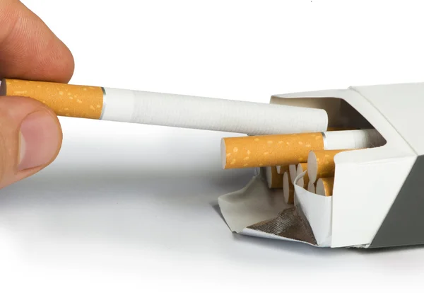 Låda med cigaretter på nära håll — Stockfoto