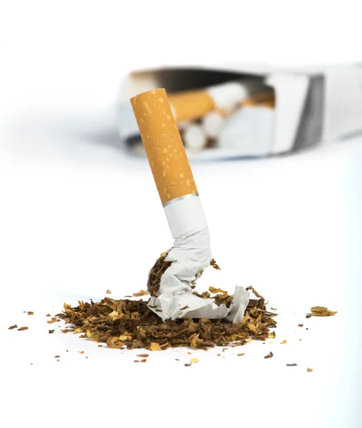 Skrynkliga cigarett — Stockfoto