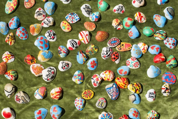 Clam schelpen souvenirs. geschilderde cijfers — Stockfoto