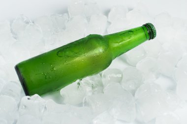 Yeşil bira şişesi