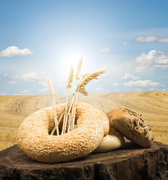 Bread and wheat ears. — Stock Photo, Image