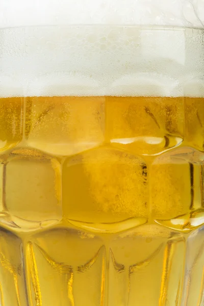 Mok bier sluiten van achtergrond — Stockfoto