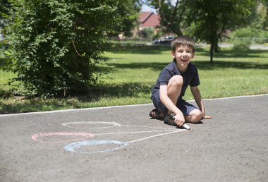 asfalt üzerinde çizim Balon çocuk