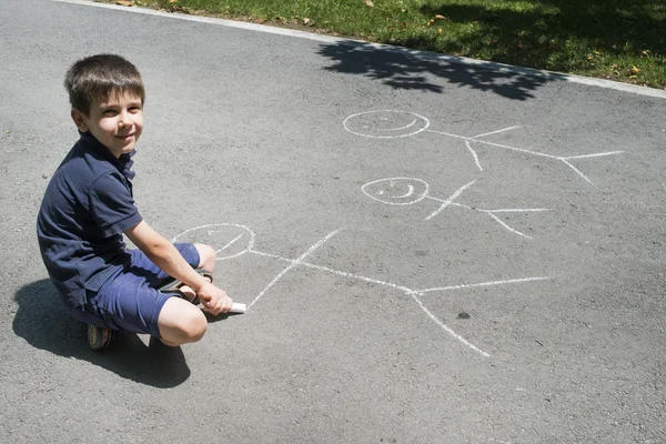Família de desenho de criança em asfalto — Fotografia de Stock