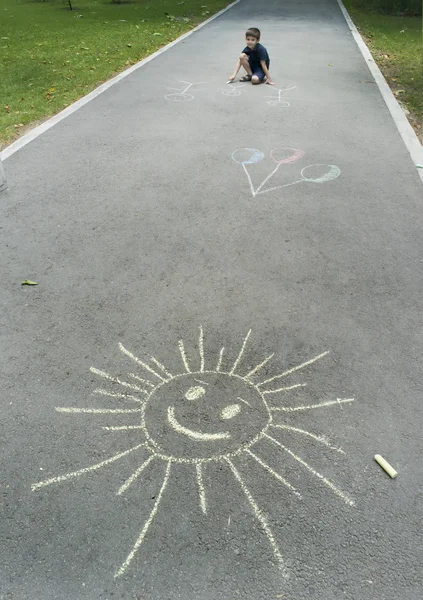 Child drawing on asphalt — Stock Photo, Image