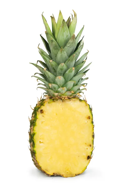 Geschnittene Ananas weiß isoliert — Stockfoto