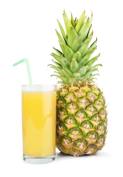 Ananas und ein Glas Saft — Stockfoto
