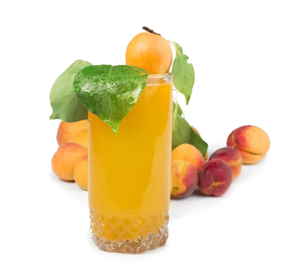 Apricots and glass juice. — Stock Photo, Image