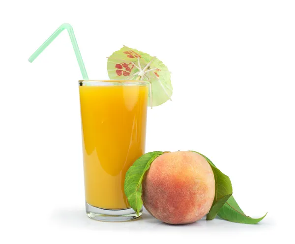 Persikor och glas med juice — Stockfoto