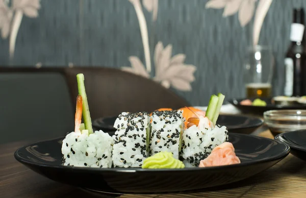 Sushi au restaurant — Photo
