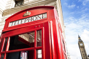 Big ben ve kırmızı telefon kabini