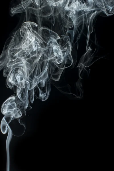 Rauch auf schwarzem Hintergrund. — Stockfoto