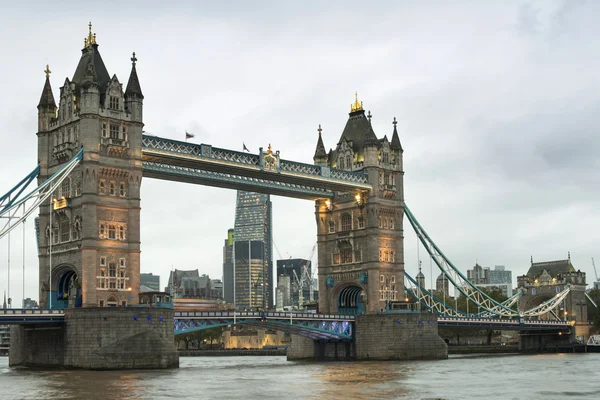 Γέφυρα πύργος του Λονδίνου στο ηλιοβασίλεμα — Φωτογραφία Αρχείου