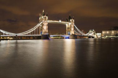 London tower bridge günbatımı