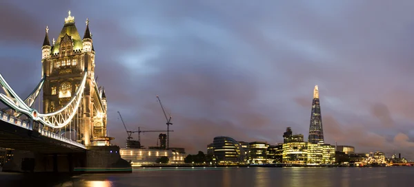 Mostu London tower bridge na zachód słońca — Zdjęcie stockowe