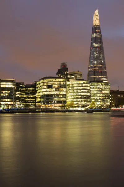 Stad van Londen op thames — Stockfoto