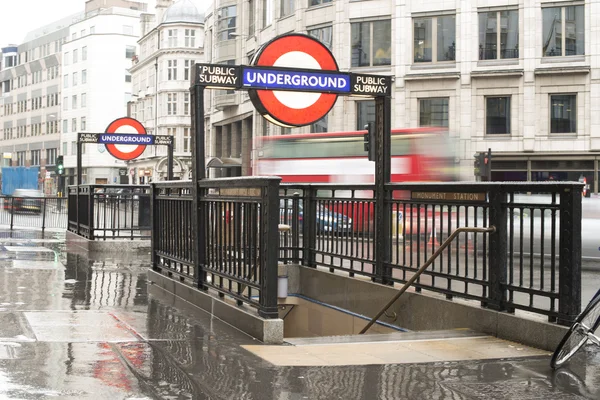 Entrada a la estación de metro de Londres — Foto de Stock