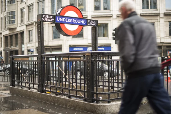 Ingang van de station van de metro van Londen — Stockfoto