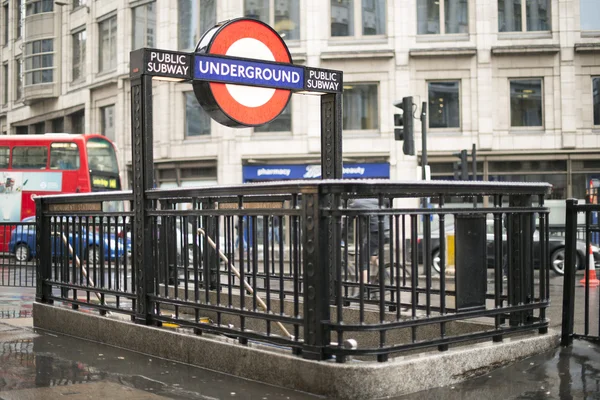 Entrada a la estación de metro de Londres — Foto de Stock