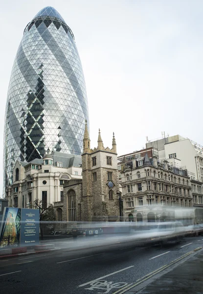 Современное здание в Лондоне — стоковое фото