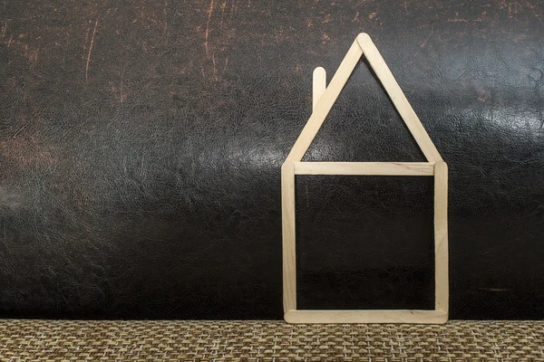 Model huis gemaakt van houten stokken — Stockfoto