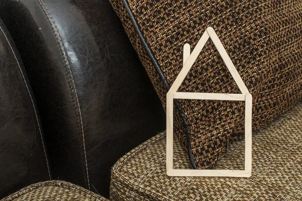 Modelo casa hecha de palos de madera —  Fotos de Stock