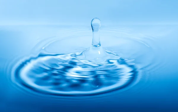 Drop in water — Stock Photo, Image
