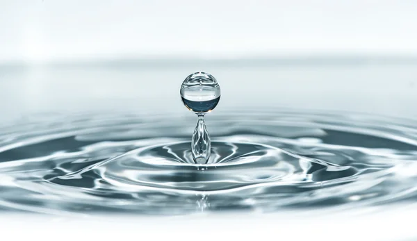 Drop in water — Stock Photo, Image