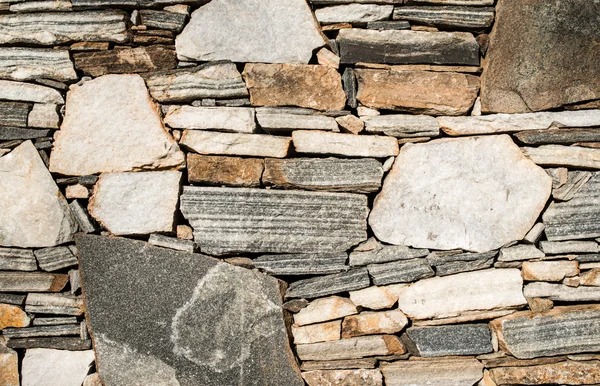 Pared construida con piedras. Luz solar — Foto de Stock