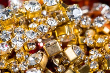 değerli taşlar ve hazineler