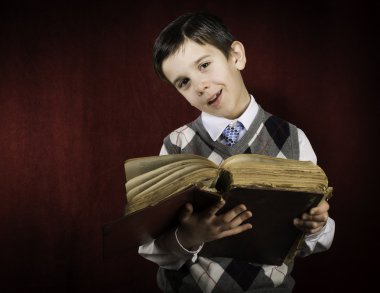 çocuk kırmızı vintage kitap ile