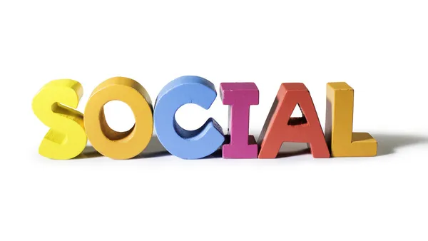 Multicolorido palavra social feito de madeira . — Fotografia de Stock