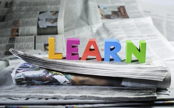 Word learn on newspaper — Stock Photo, Image