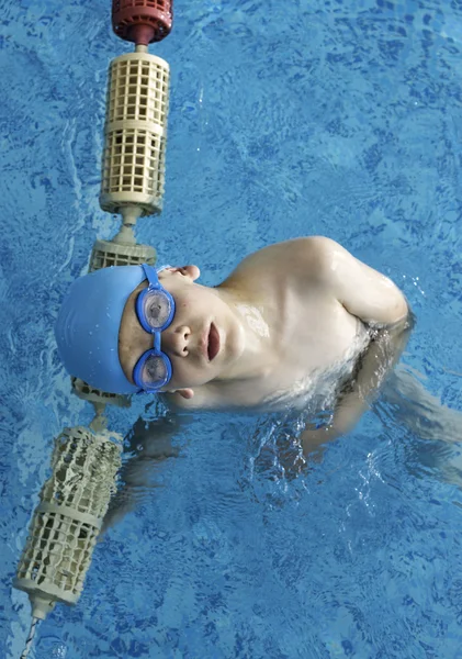 Child in swimming pool — Stock Photo, Image