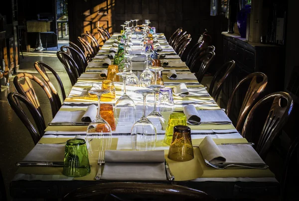 イタリアン レストランでのテーブル — ストック写真
