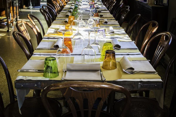 Mesa en un restaurante italiano —  Fotos de Stock