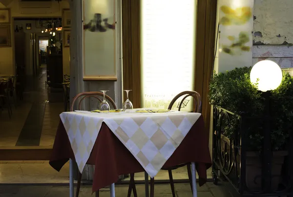 Tabulka v italské restauraci. — Stock fotografie