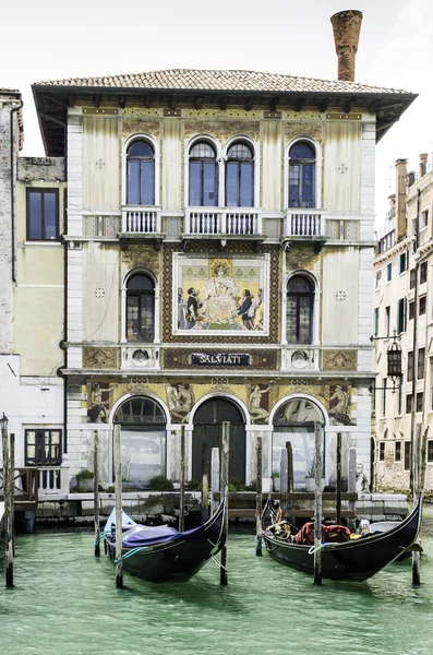 Antica gondola a Venezia — Foto Stock