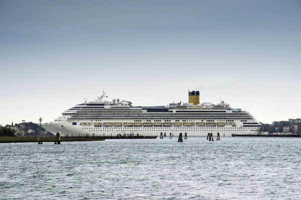 Large passenger cruise ship — Stock Photo, Image