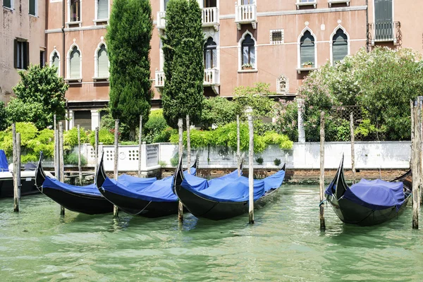 Antigua góndola en Venecia — Foto de Stock