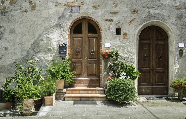 Casas italianas vintage com flores — Fotografia de Stock