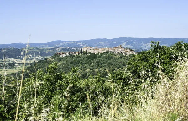 Italské tradiční vesnice zobrazení — Stock fotografie