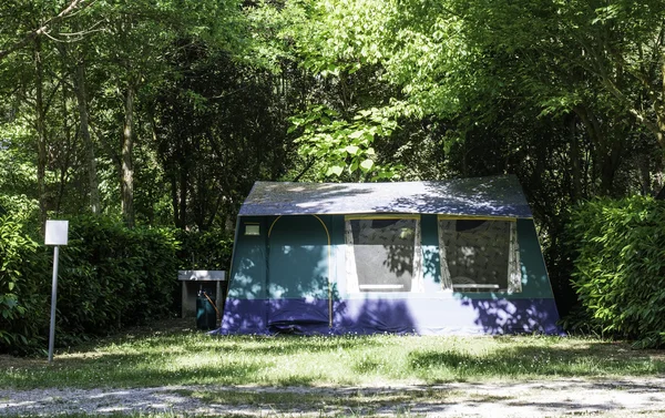 Tenda no acampamento — Fotografia de Stock